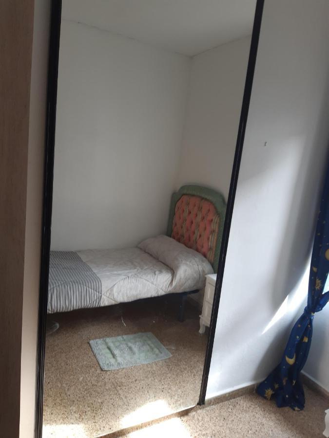 Room In Guest Room - Peaceful Accommodation In Madrid Near Atocha Εξωτερικό φωτογραφία