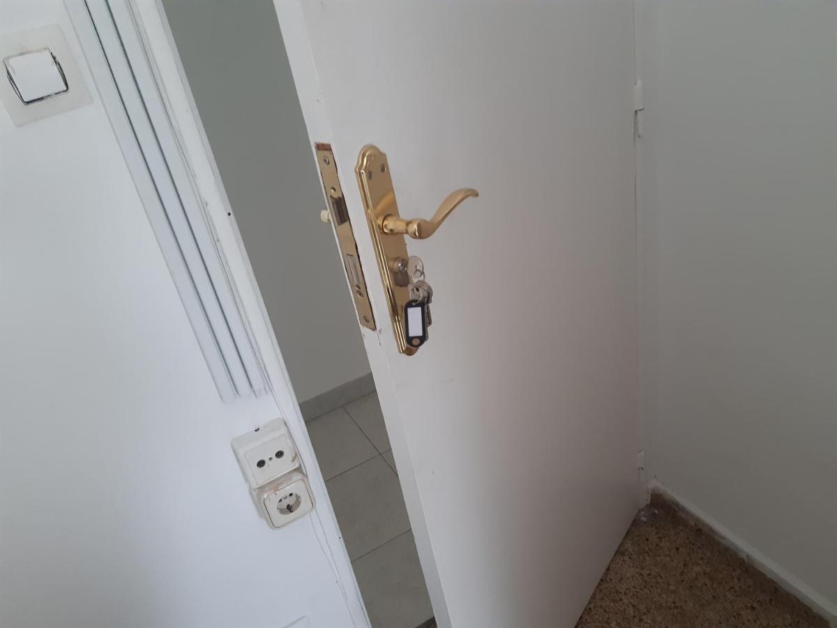 Room In Guest Room - Peaceful Accommodation In Madrid Near Atocha Εξωτερικό φωτογραφία